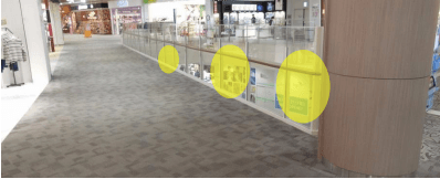 モール内広告 吹き抜けガラス1