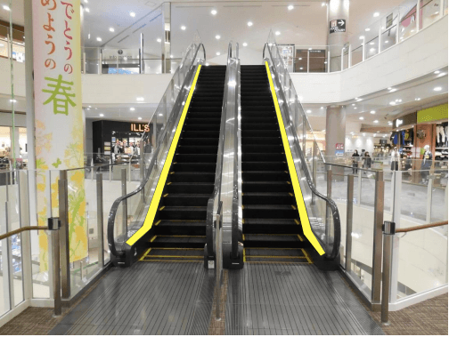 モール内広告 エスカレーター