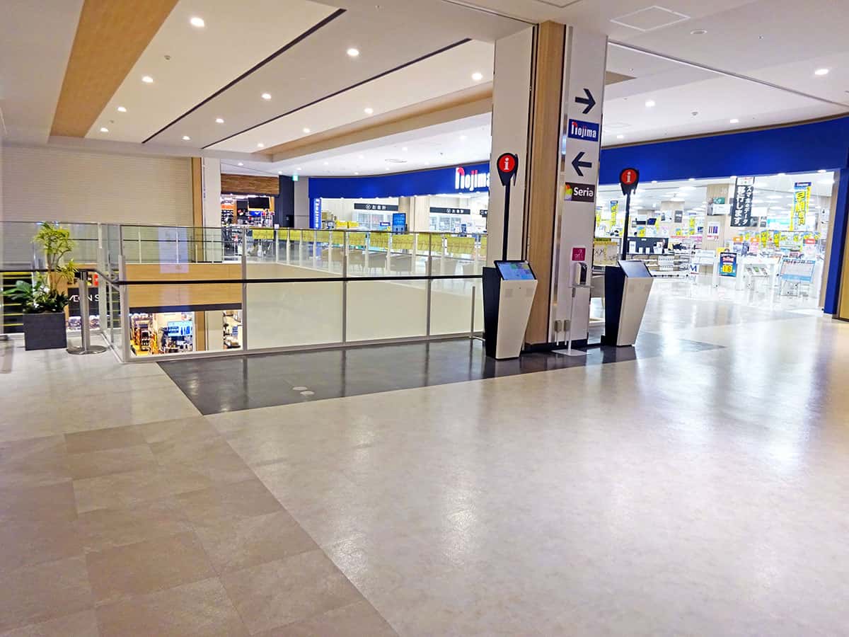 2F ウエストコート吹抜け横
