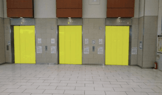 モール内広告 エレベーター扉