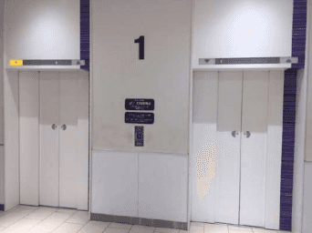 モール内広告 エレベーター