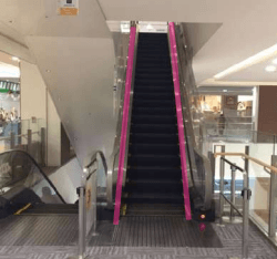 モール内広告 エスカレーター