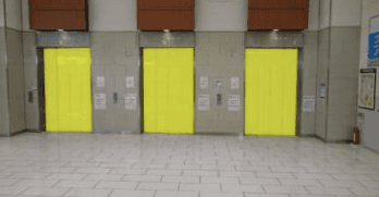 モール内広告 エレベーター
