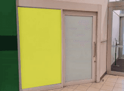 モール内広告 出入口横壁面