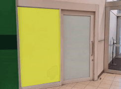 モール内広告 出入口横壁面