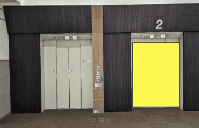 モール内広告 エレベーター扉