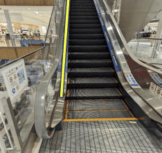 モール内広告 エスカレーター