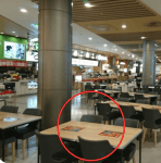 モール内広告 フードコートステッカー