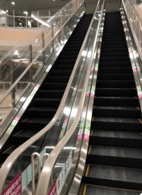 モール内広告 エスカレーター2