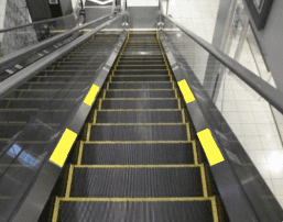 モール内広告 エスカレーター