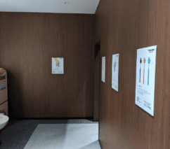 モール内広告 トイレ内ステッカー2