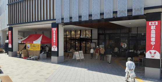 モール内広告 デジタルサイネージ(柱型サイネージ)