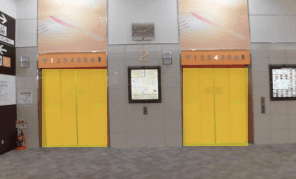 モール内広告 エレベーター