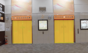 モール内広告 エレベーター
