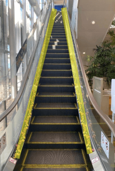 モール内広告 エスカレーターレーン1