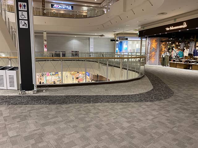 専門店街2F 南エスカ前N