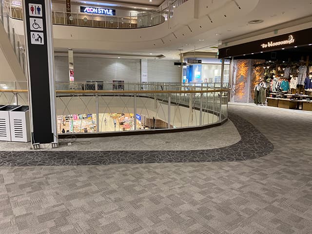 専門店街2F 南エスカ前S