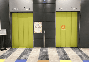 モール内広告 エレベーター