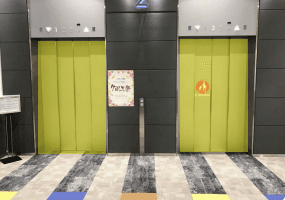 モール内広告 エレベーター
