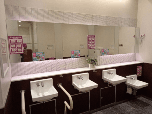 モール内広告 化粧室鏡ステッカー