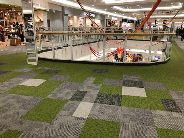 専門店街2F 中央エスカ前