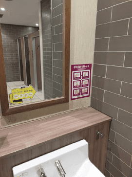 モール内広告 化粧室ステッカー