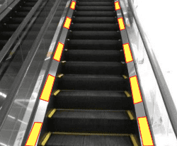 モール内広告 エスカレーター