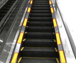 モール内広告 エスカレーター