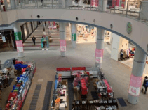 モール内広告 柱巻き1