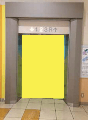 モール内広告 エレベーター