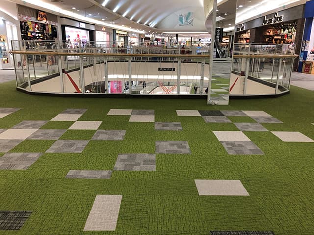 専門店街3F モクイクひろば前