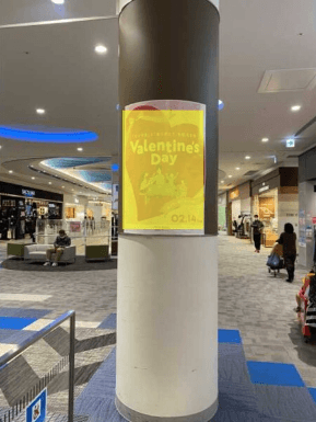 モール内広告 柱巻き1