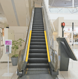 モール内広告 エスカレーター