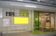 モール内広告 地下駐車場入館入口広告パネル2