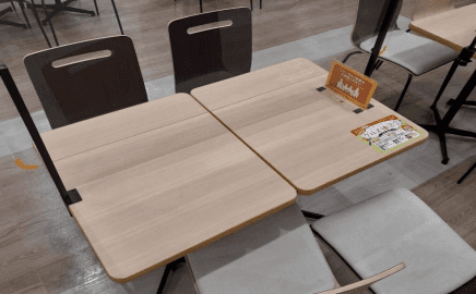 モール内広告 フードコートステッカー