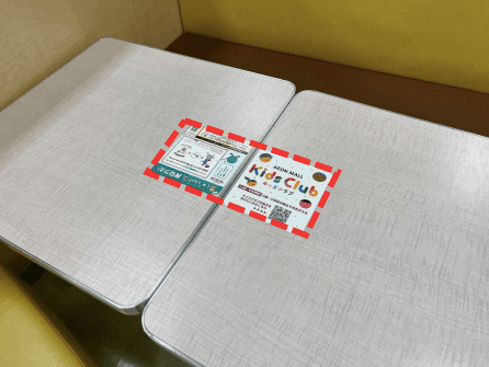 モール内広告 フードコートテーブルシール