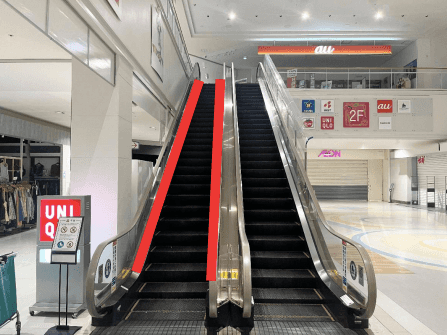 モール内広告 エスカレーターレーン