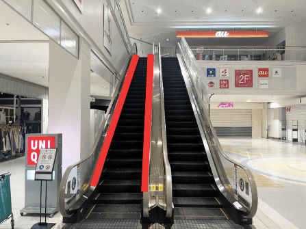 モール内広告 エスカレーターレーン