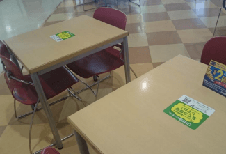 【都城駅前】モール内広告 フードコートテーブルシール1