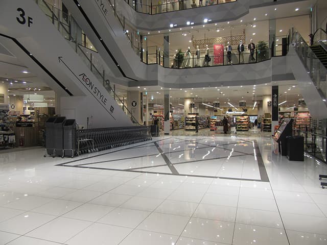 2階 ウエストコート(イオンスタイル前)