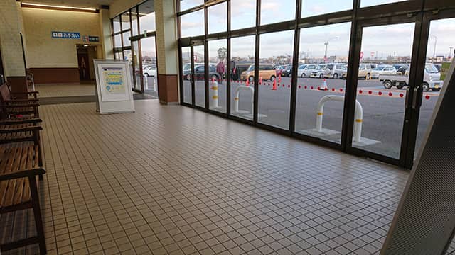 ダイソー前風除室