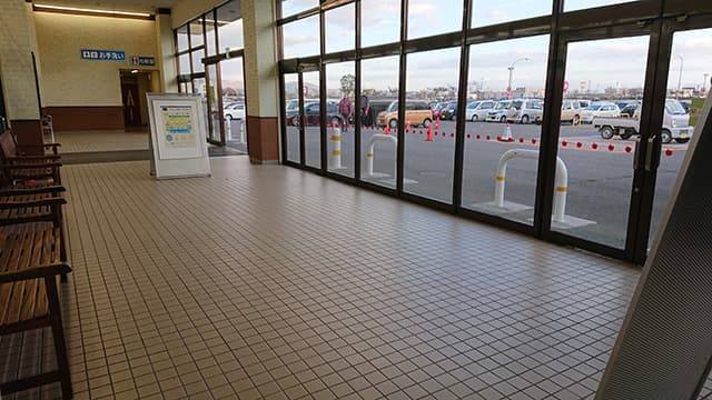 ダイソー前風除室