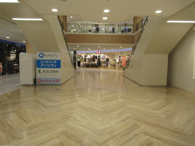 1F  ユニクロ前1