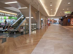 2F ドコモショップ・ソフトバンク前