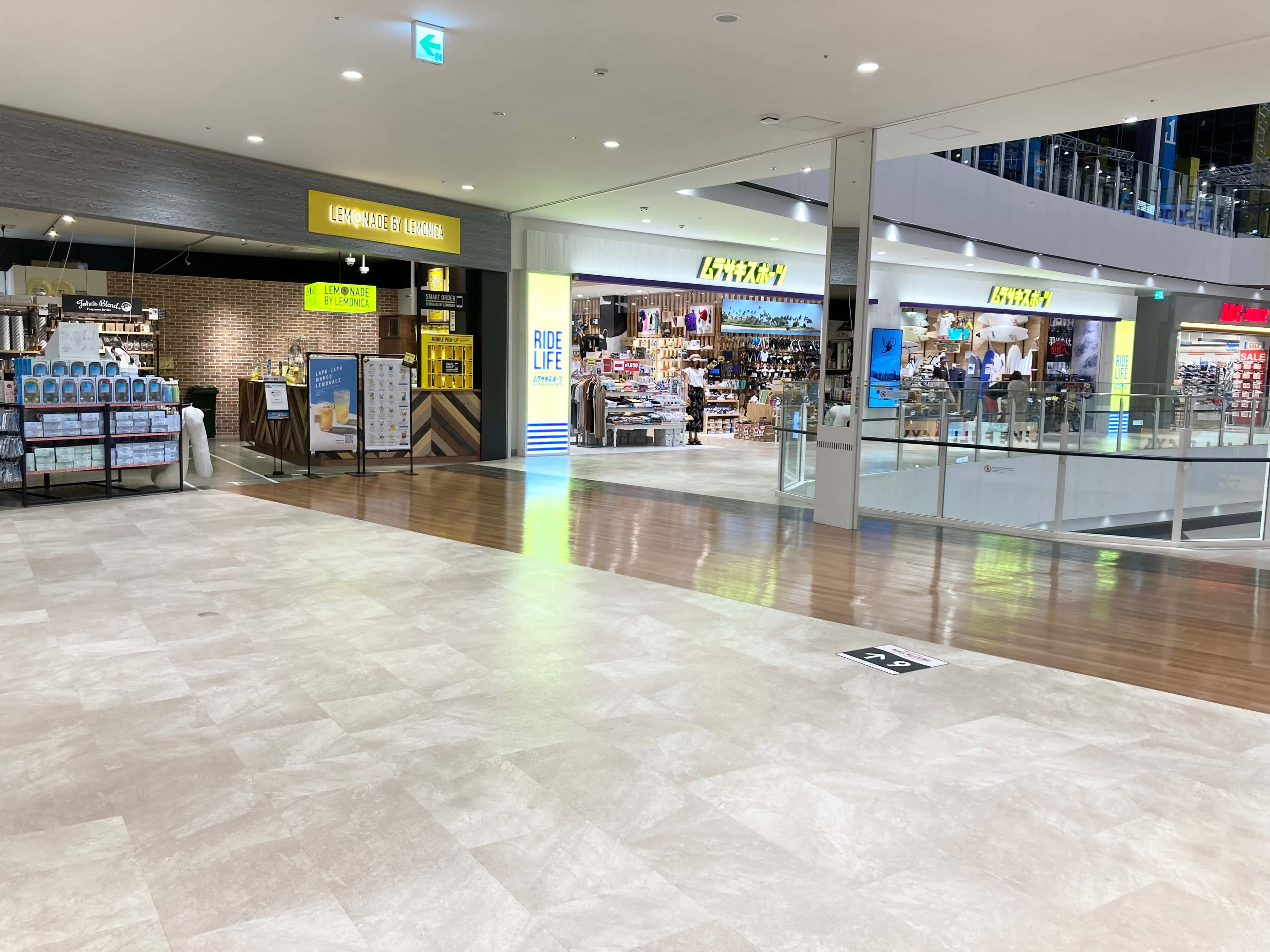 2階 モール北エスカレーター前