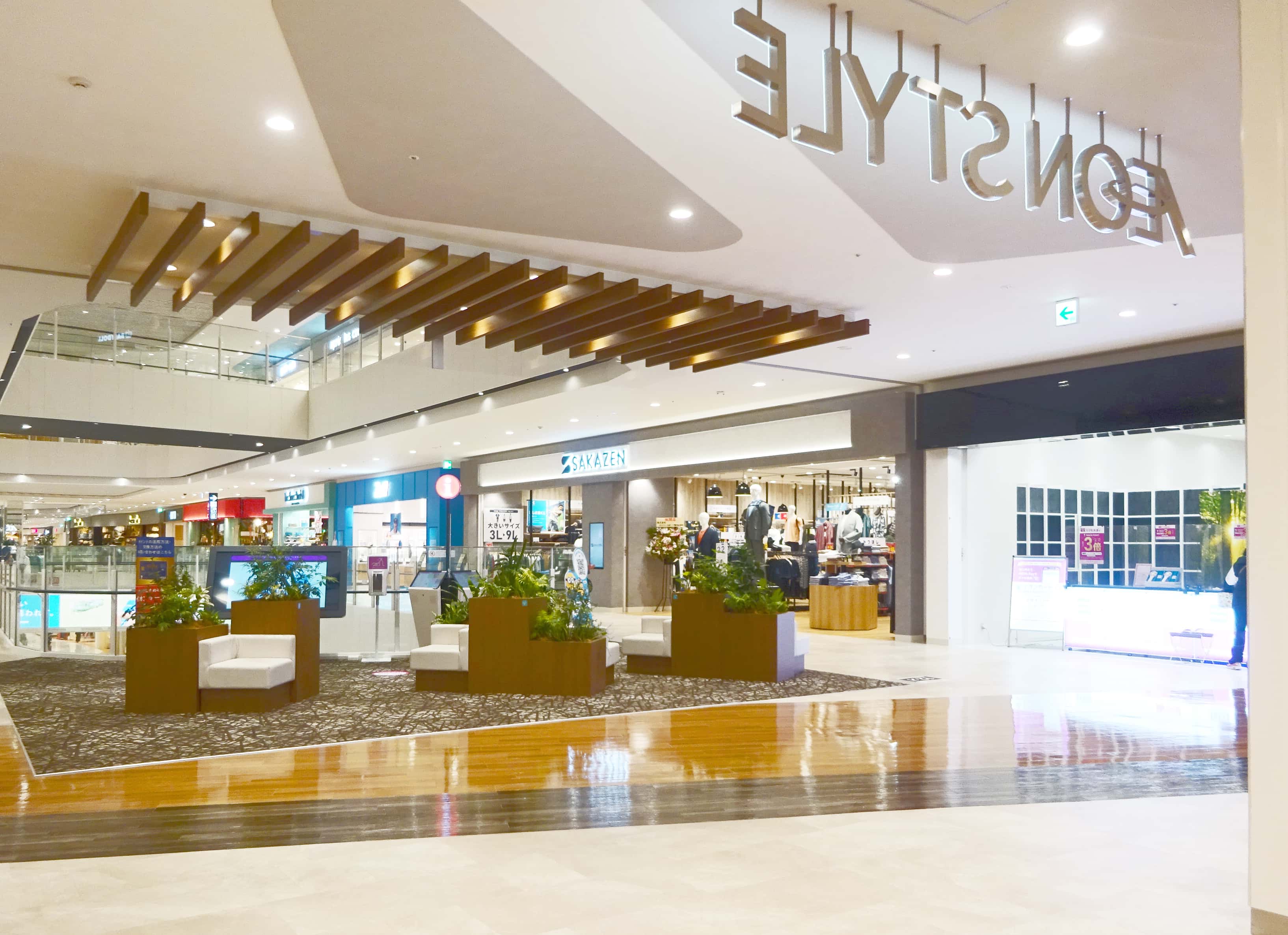 2階 イオンスタイル前コート