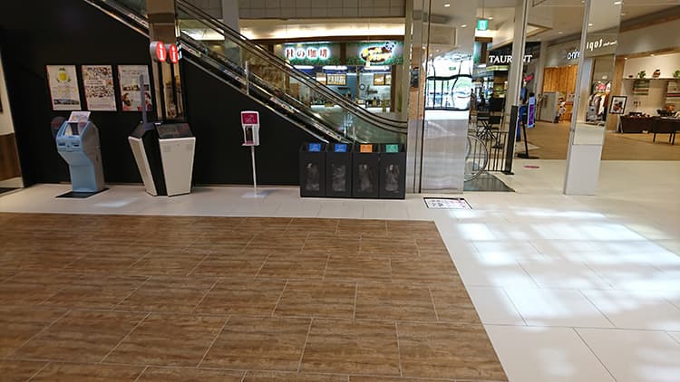 1F中央エスカレーター前イベントコート