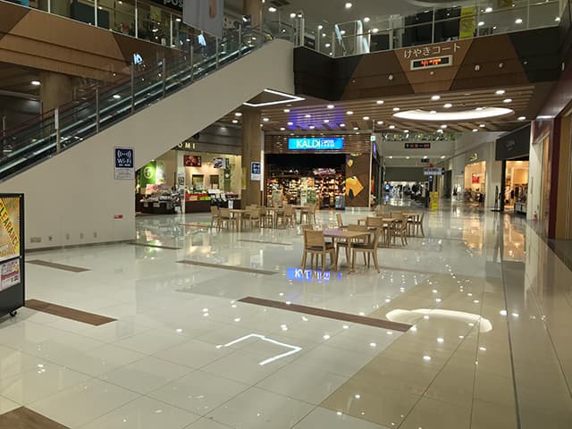 1F けやきコート