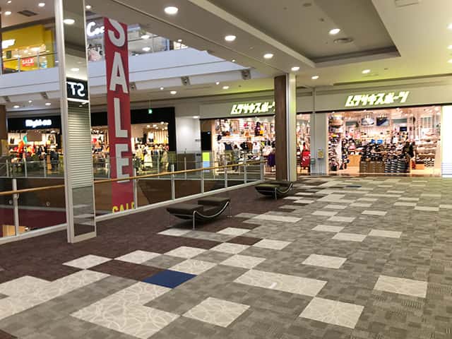 2Fけやきコート(西側) ムラサキスポーツ前