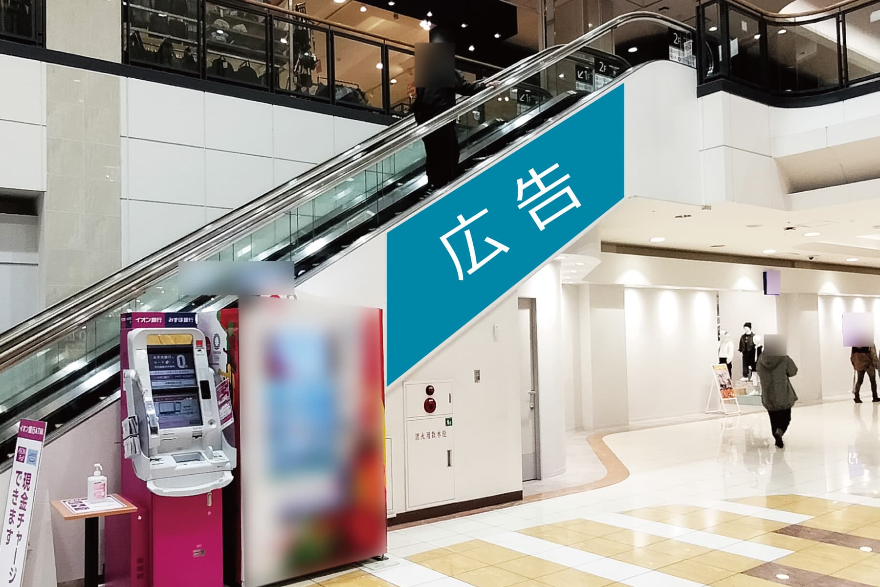 モール内広告 エスカレーター側面1